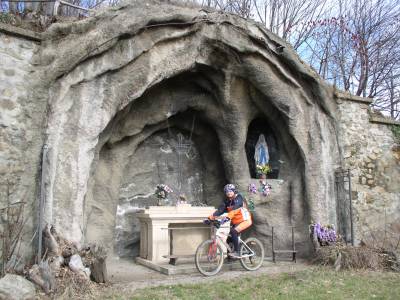 la grotta presso il Santuario Madonna della Rotonda