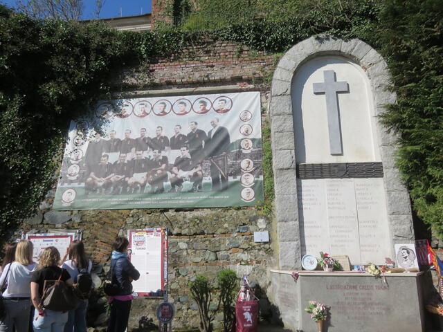 la lapide che ricorda i giocatori del Grande Torino